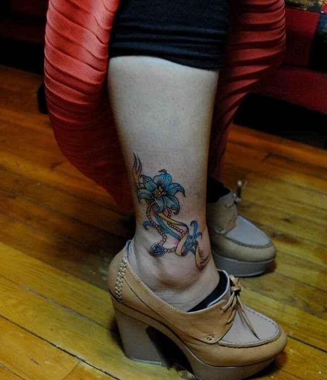 漂亮脚踝娇艳好看的百合花纹身图案图片