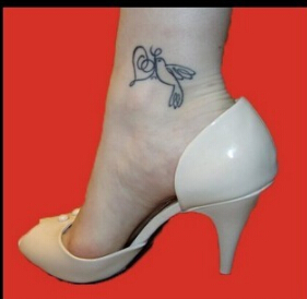 漂亮脚部好看的小小鸽子纹身图案图片