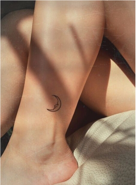 脚踝处小小漂亮好看的月亮图腾纹身图图片