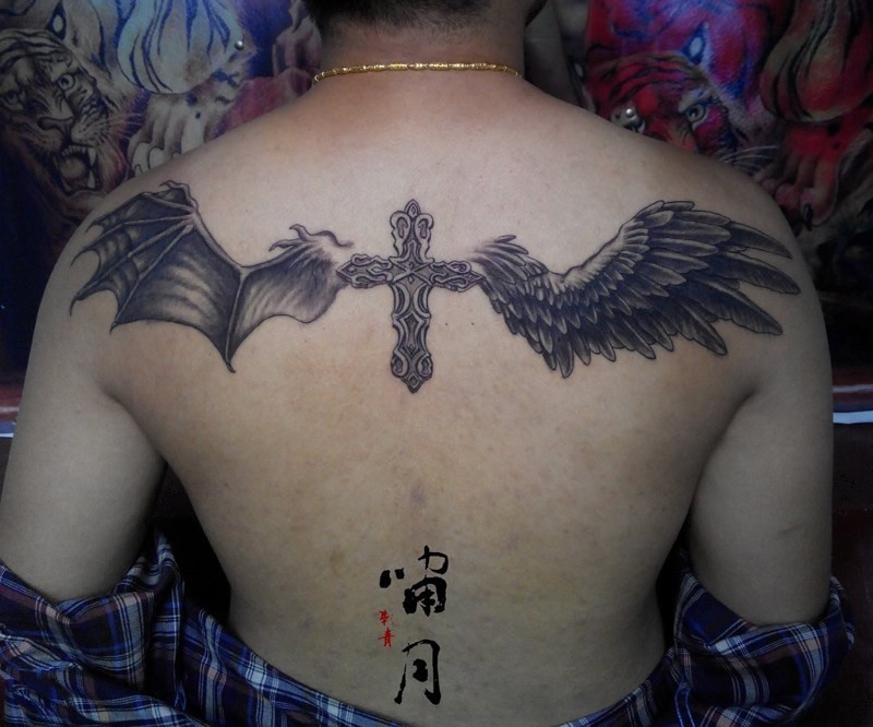 十字架的真相：是恶魔还是天使？