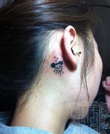 一组耳部小骷髅纹身图案