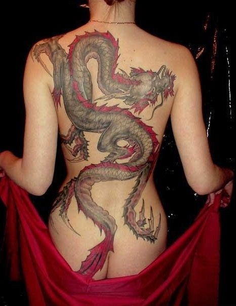 一组背部霸气龙纹身图案