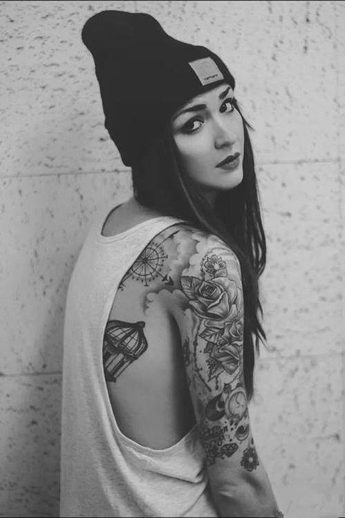 漂亮的花朵女生手臂纹身