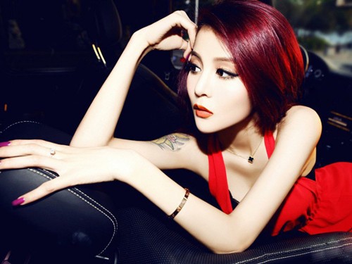 感受清纯美眉的性感身姿