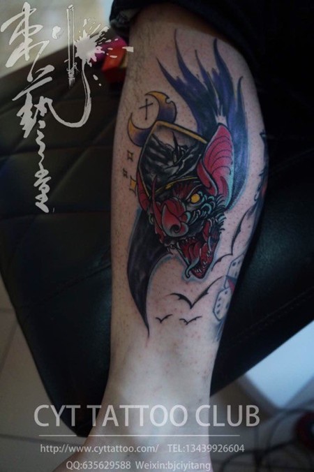 个性经典蝙蝠手臂纹身