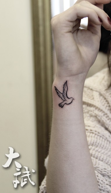 可爱的小动物女生手臂纹身