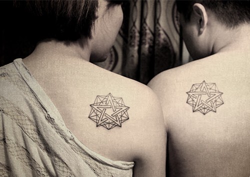 用纹身记录的爱情