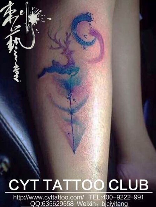 手臂个性水彩鹿纹身