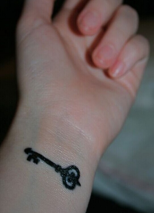 可爱女生简单的手臂纹身