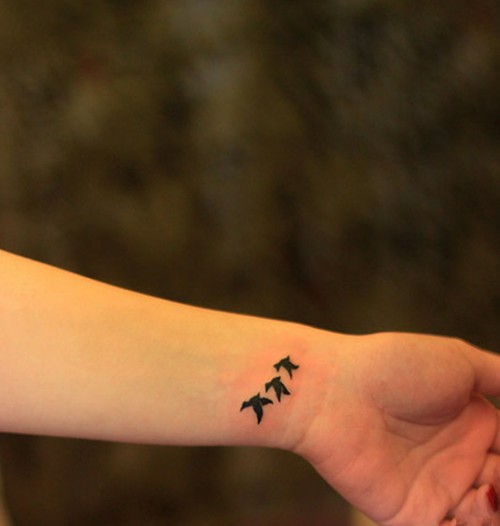 手臂上可爱的小动物纹身