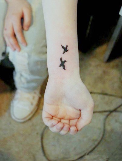 手臂上可爱的小动物纹身