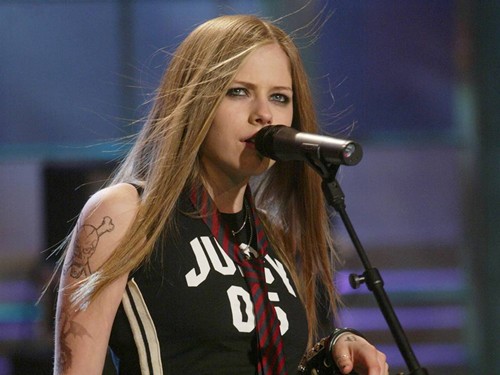 朋克小魔女艾薇儿个性写真