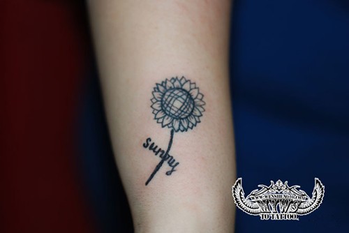 女生向日葵脚踝纹身