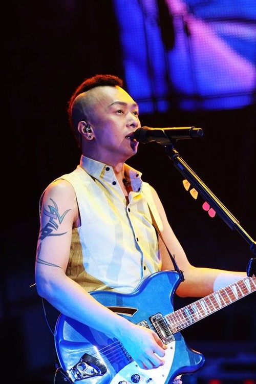 歌手黄家强手臂纹身