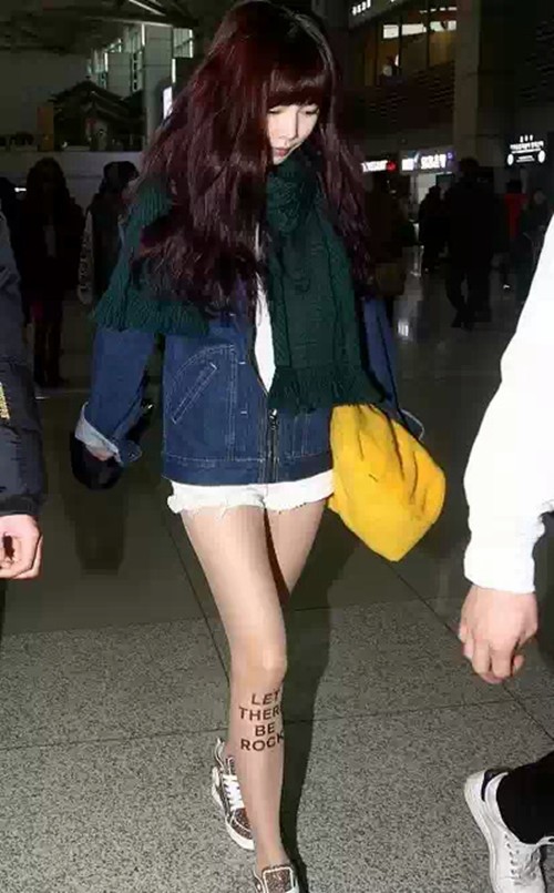 时尚韩星金泫雅纹身