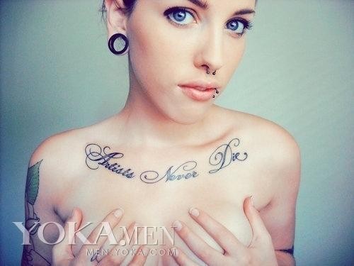 女性性感诱惑的胸部美