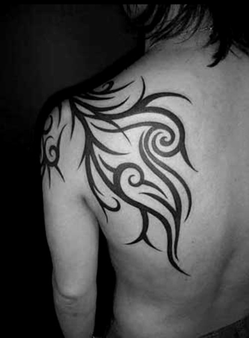 个性时尚肩部图腾纹身