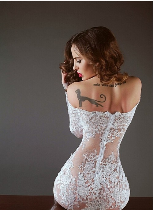 好看经典的女性背部纹身