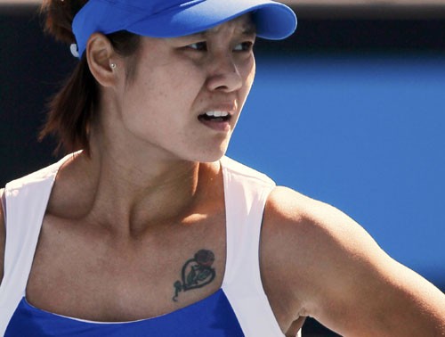 网坛球星李娜胸前性感纹身