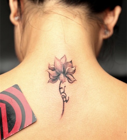 时尚个性梵文纹身