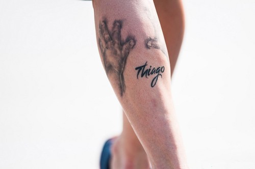 足球健将梅西小腿个性纹身