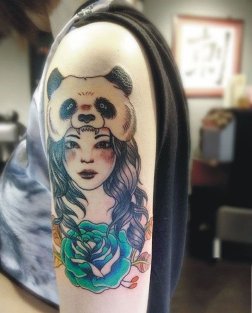 肩部人物画像花朵纹身