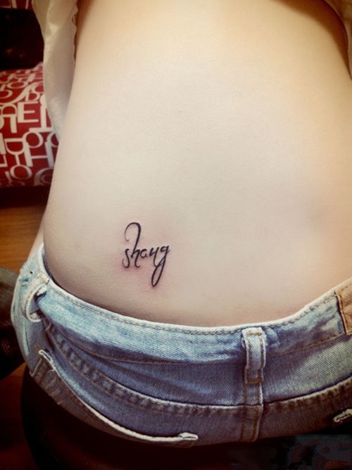 简单小清新的腰部纹身