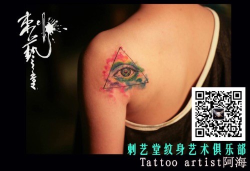 个性的眼睛图案肩部纹身