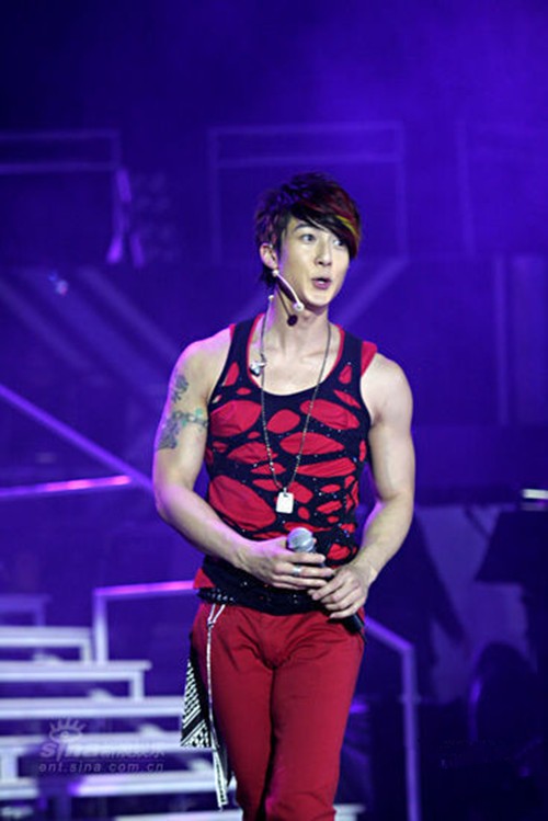 魅力男神吴尊纹身