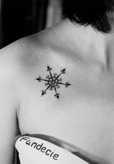 女生胸部简单小清新纹身