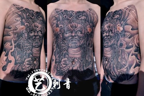 胸前个性大黑天纹身