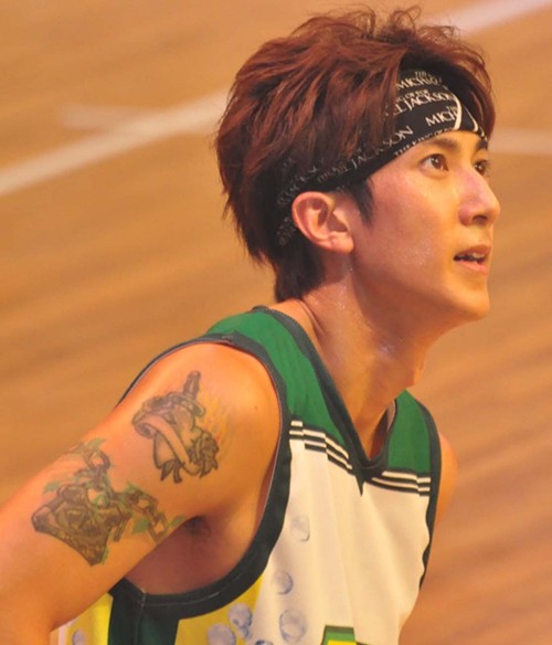 魅力男神吴尊纹身