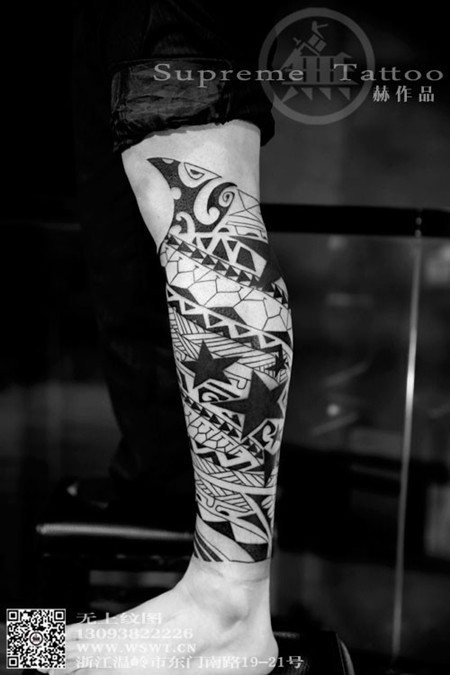 腿部个性图腾纹身