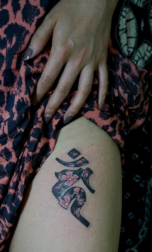 时尚个性梵文纹身