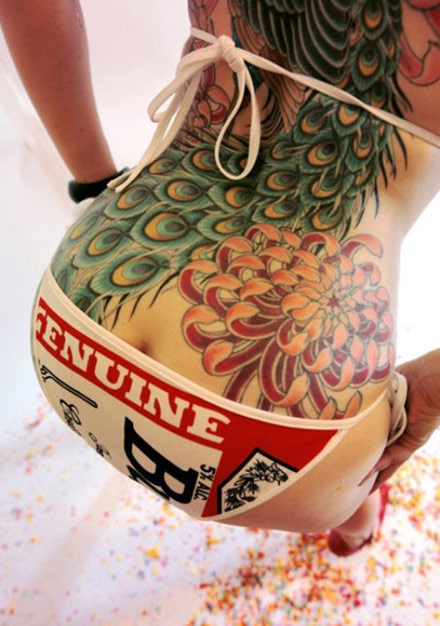 性感妖娆女性腰部纹身