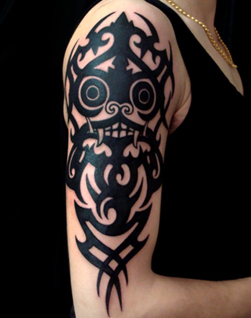 个性时尚肩部图腾纹身