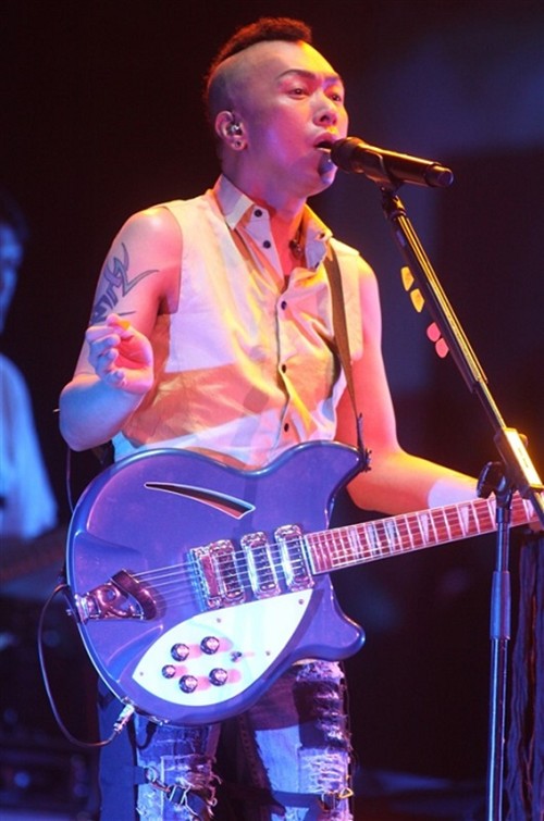 歌手黄家强手臂纹身