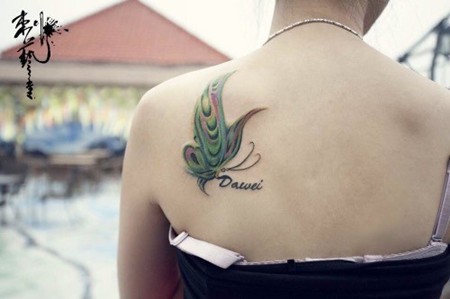 漂亮的蝴蝶后背纹身