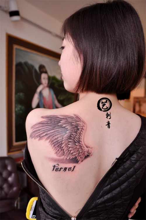 美女肩胛骨纹身,翅膀纹身
