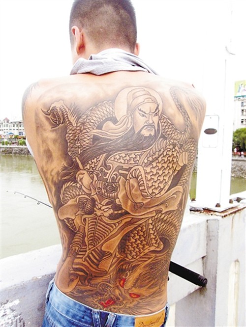 义气凛然满背关二爷纹身