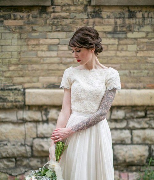 穿婚纱的纹身女孩