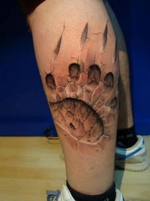 大腿上的3d逼真纹身