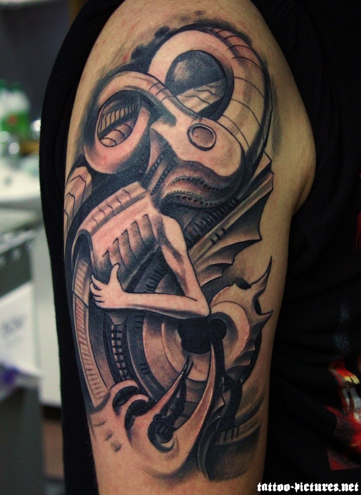 大臂上时尚帅气的3d纹身