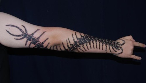 惊悚酷炫的蜈蚣纹身
