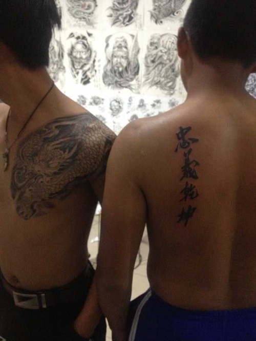 男性霸气半甲纹身后背纹身