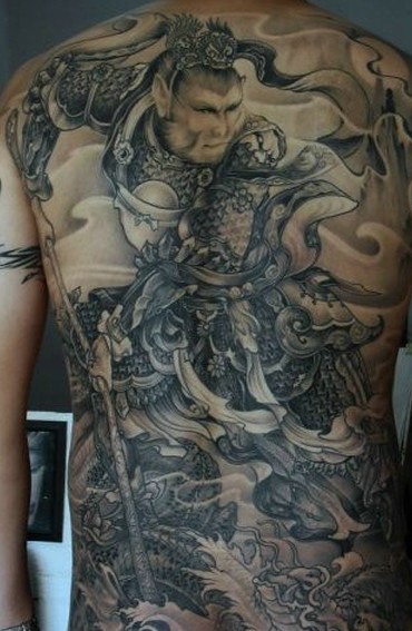 背部孙悟空纹身黑白图案