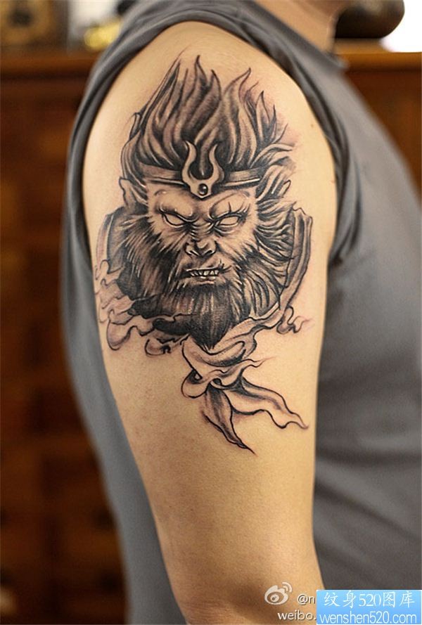 大臂猴子纹身图案