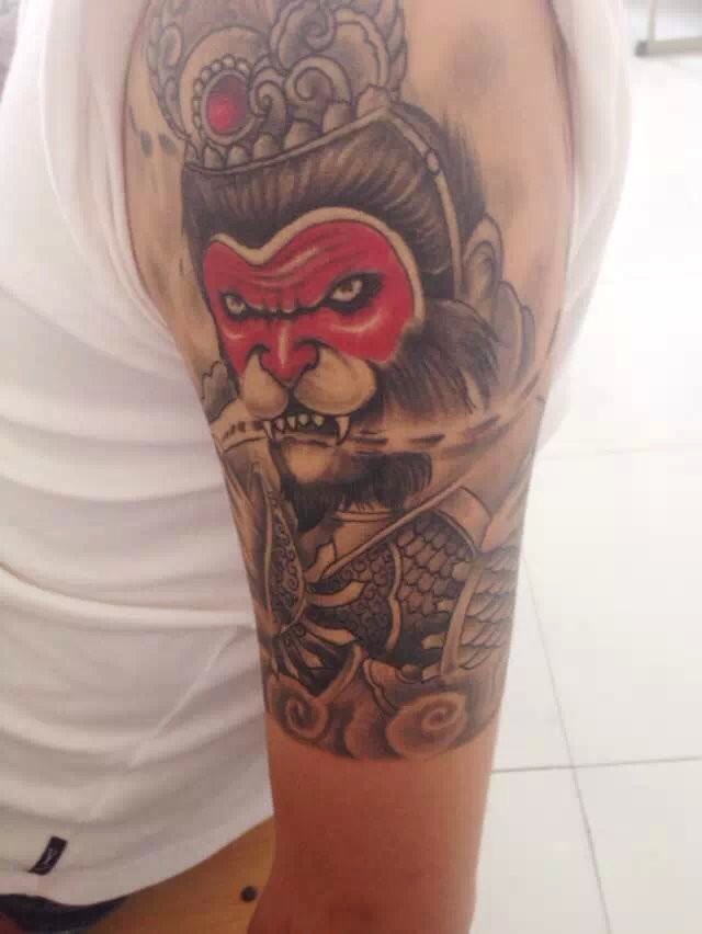 手臂上个性十足的孙悟空纹身