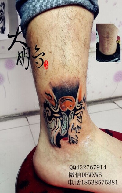 脚踝脸谱覆盖疤痕纹身