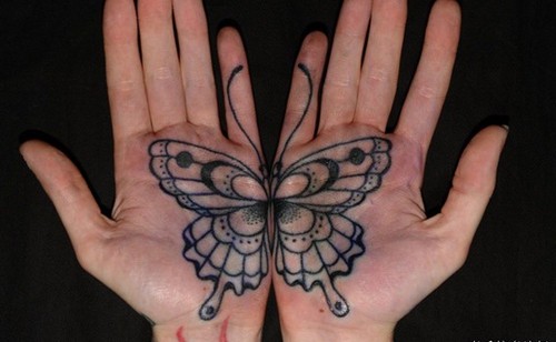 手掌上个性图案纹身